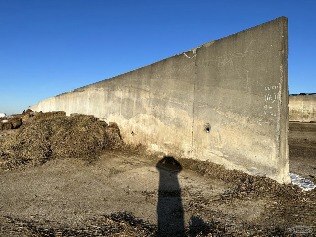 (16) Precast bunker walls